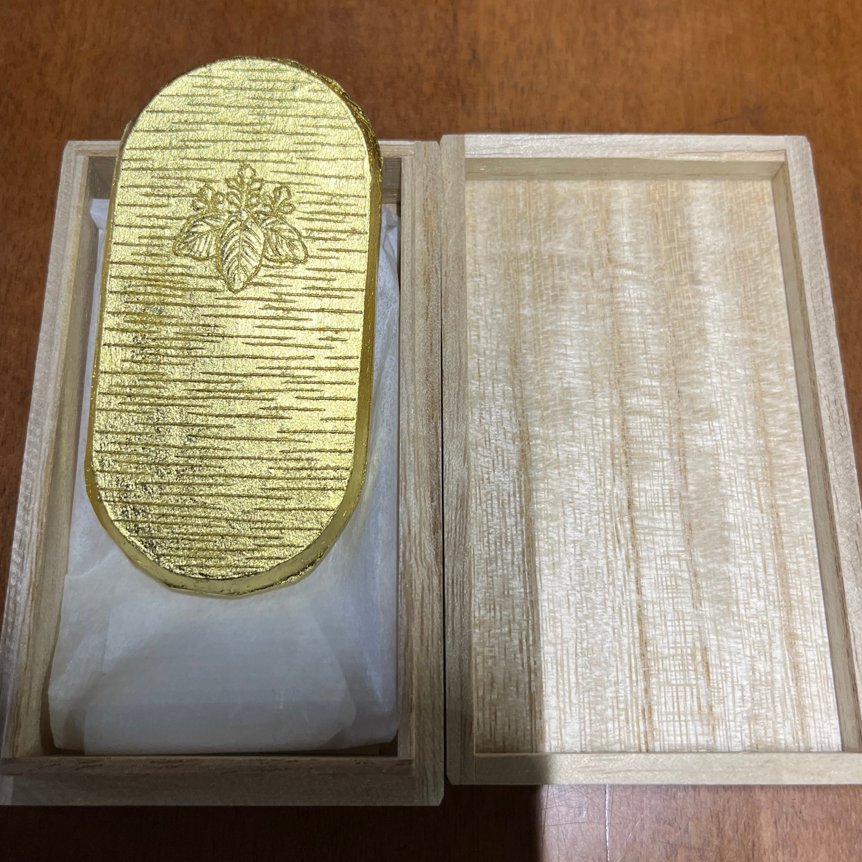 Kinmanryo inkstick ( Gold leaf ink stick , 金万両 )