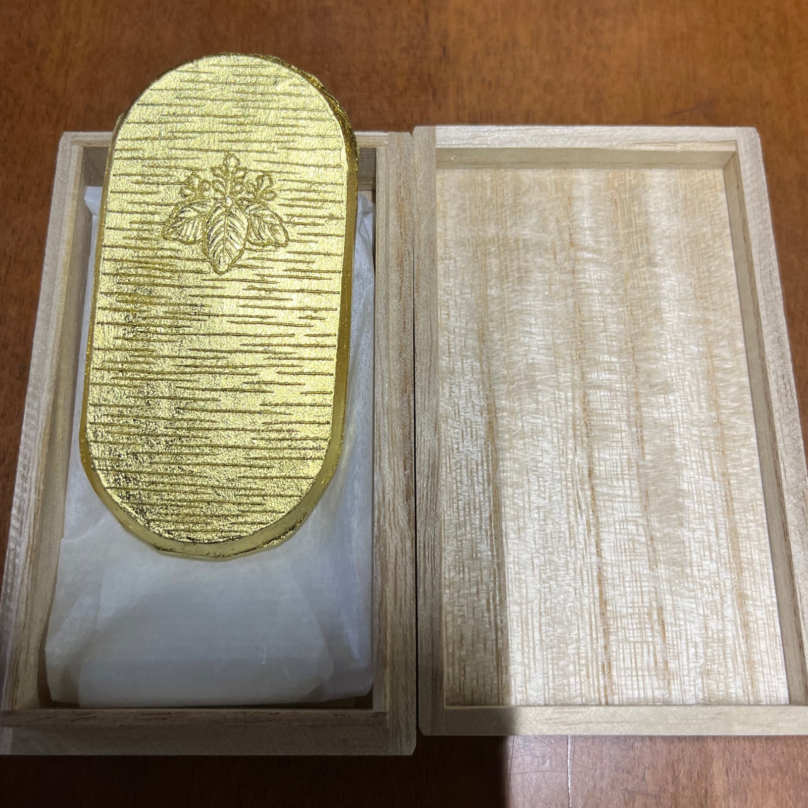 Kinmanryo inkstick ( Gold leaf ink stick , 金万両 )