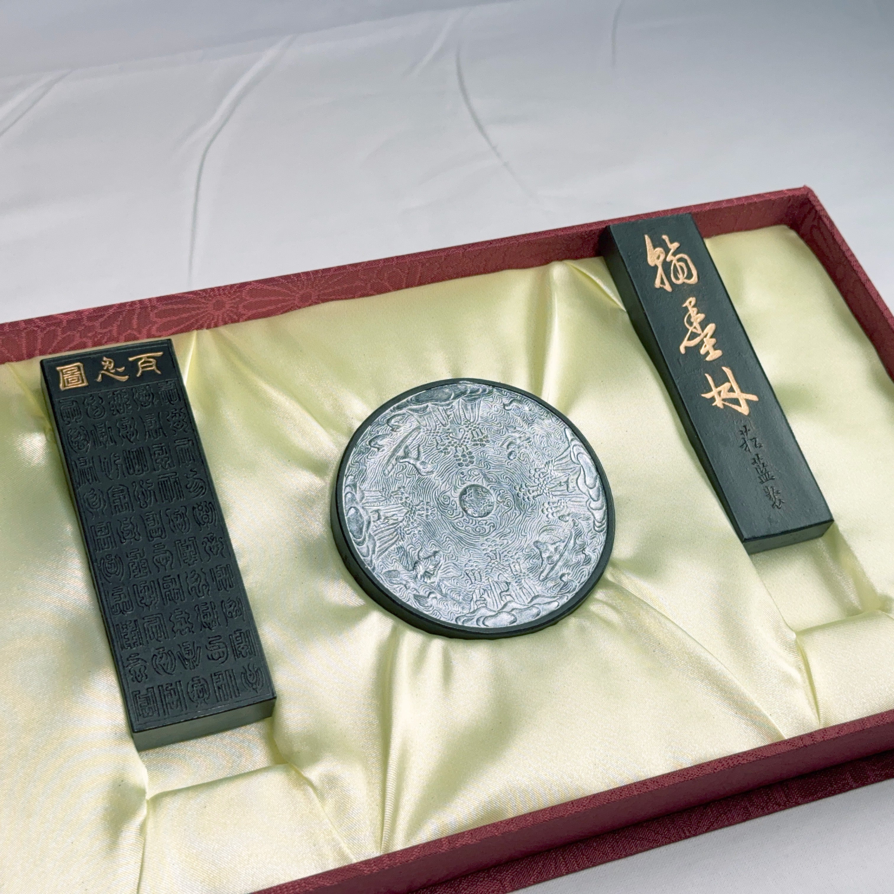 Bokufu 2011 - Kobaien's special sumi inkstick year selection ( 古梅園墨譜2011・平成23 )-