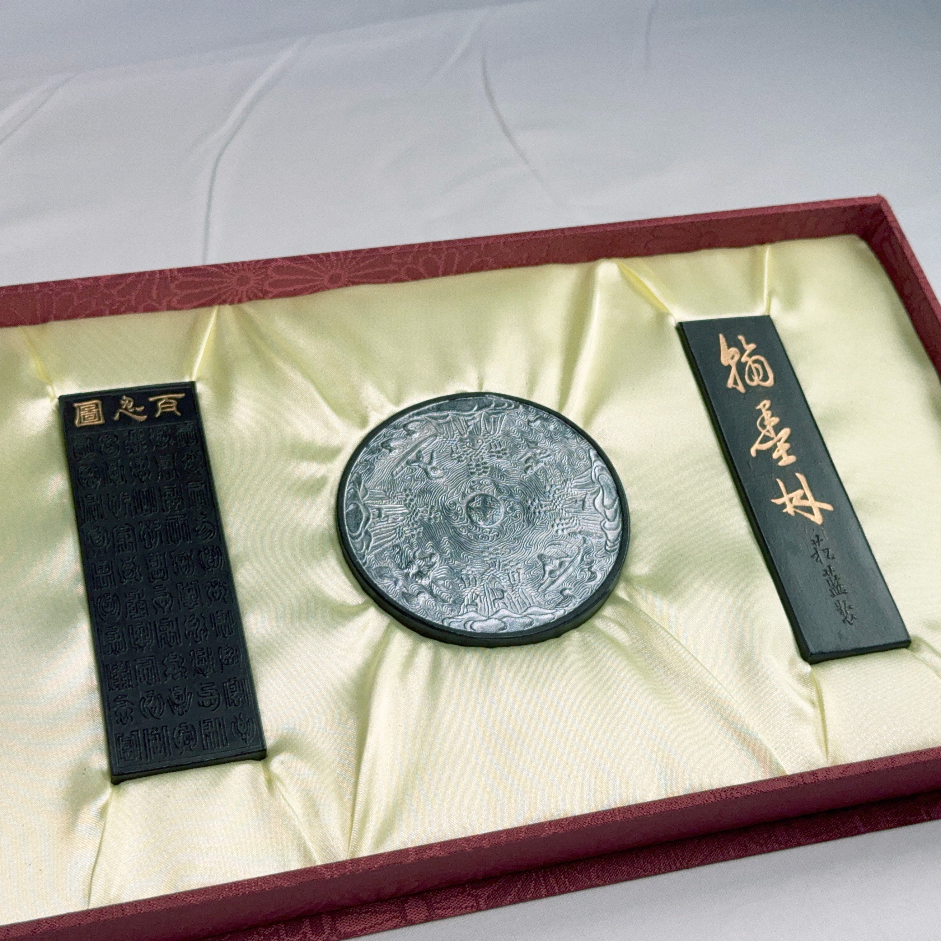 Bokufu 2011 - Kobaien's special sumi inkstick year selection ( 古梅園墨譜2011・平成23 )-