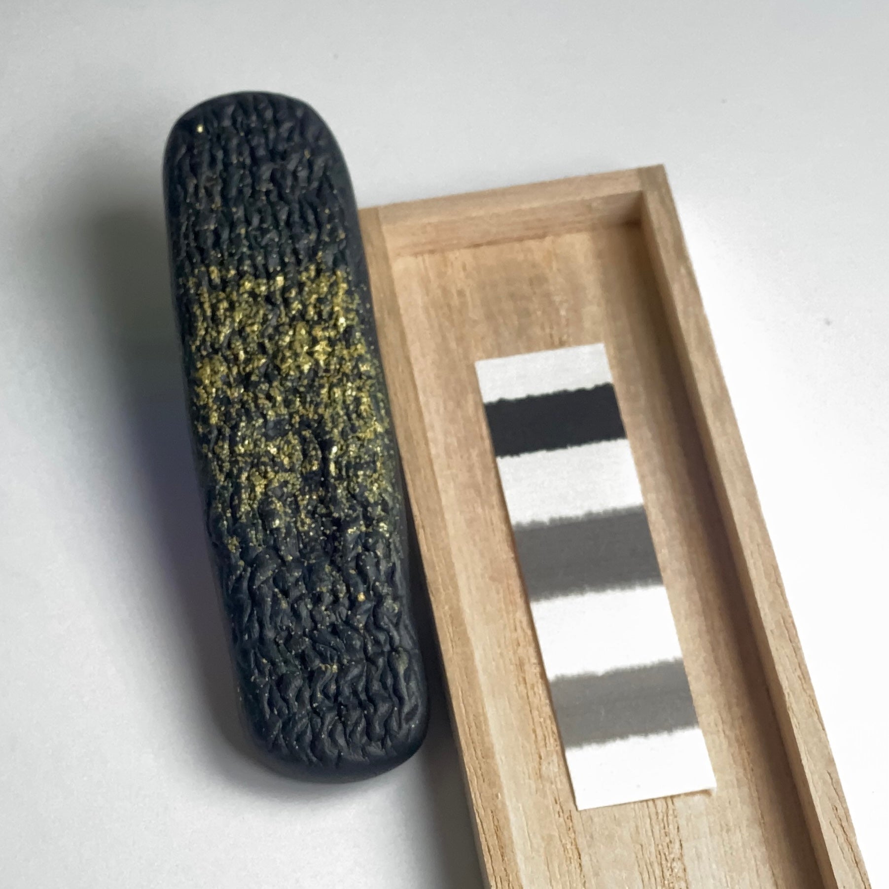 Yagikou Yuen boku ( goat glue 山羊膠油煙墨 ) Kobaien ink stick