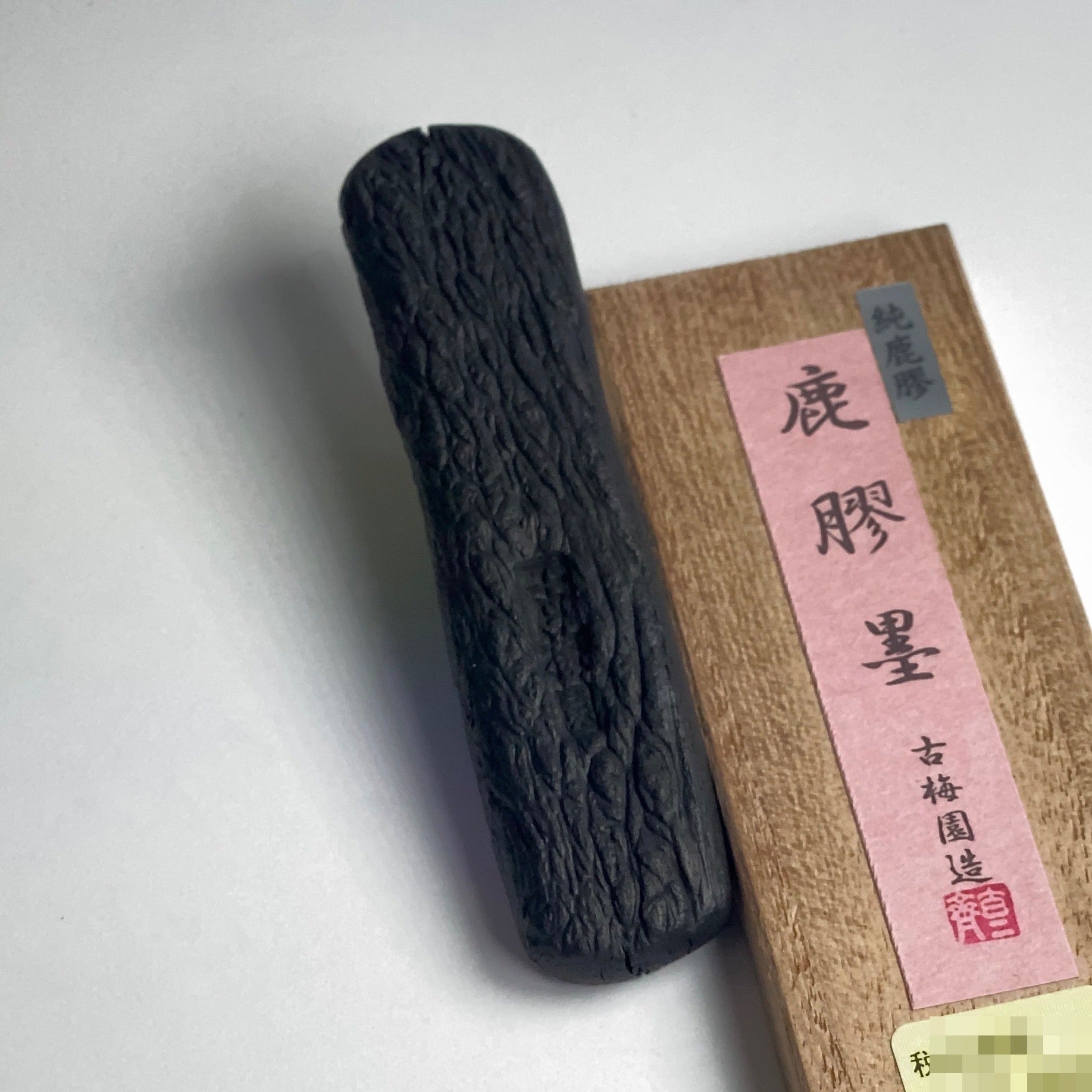 Kakou boku ( Deer glue 鹿膠墨 )  Kobaien sumi ink stick
