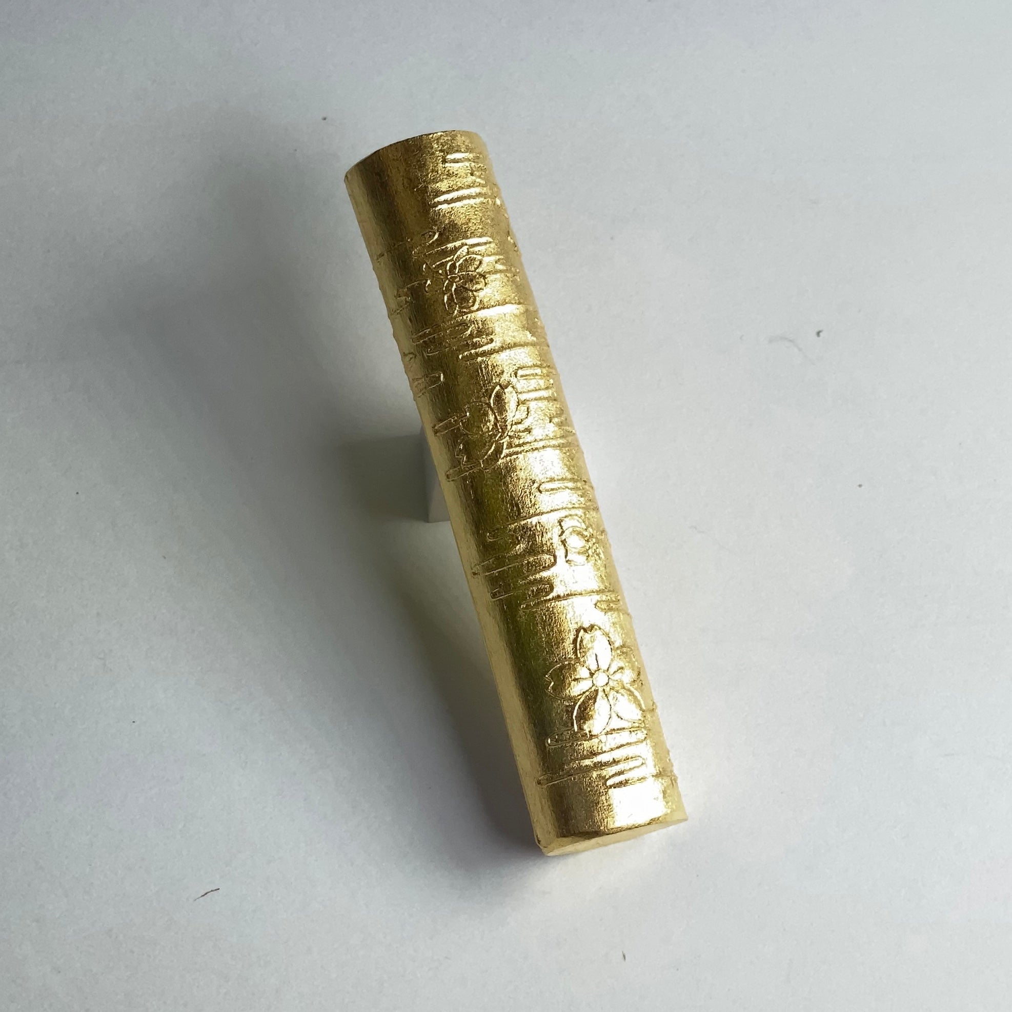 Kin Sakuramon ( Gold leaf ink stick  金桜紋 ) Kobaien sumi ink stick