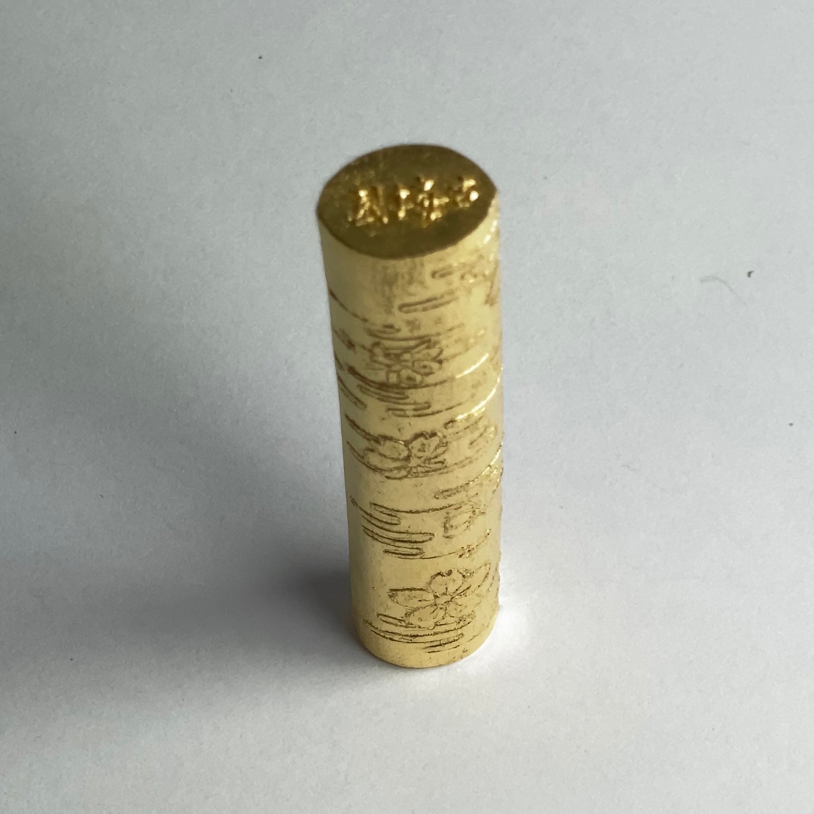 Kin Sakuramon ( Gold leaf ink stick  金桜紋 ) Kobaien sumi ink stick