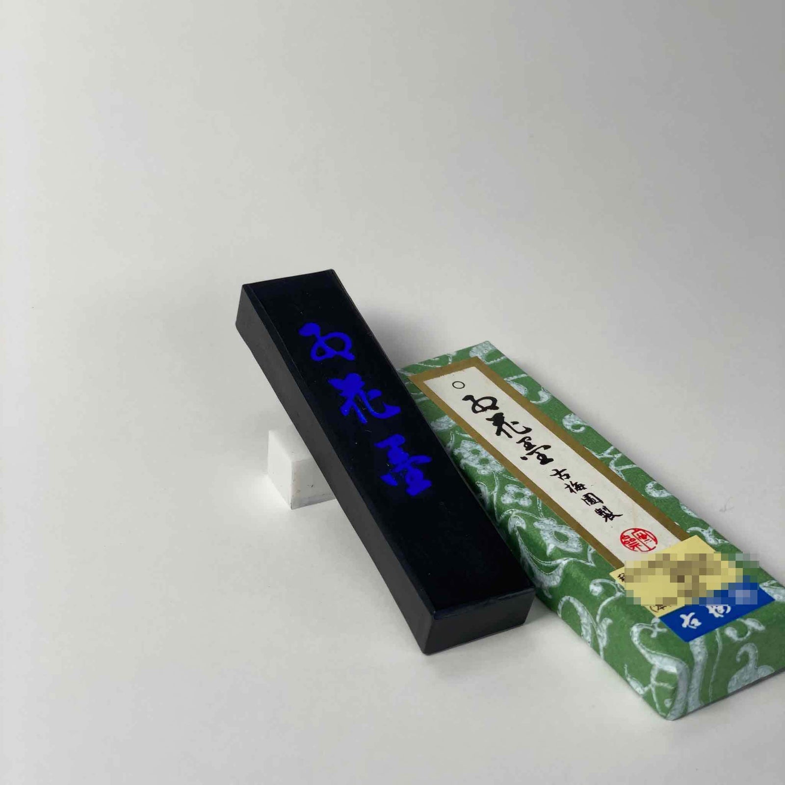1 star Koukaboku ( 一星紅花墨 ) - Kobaien inksticks, Nara, Japan