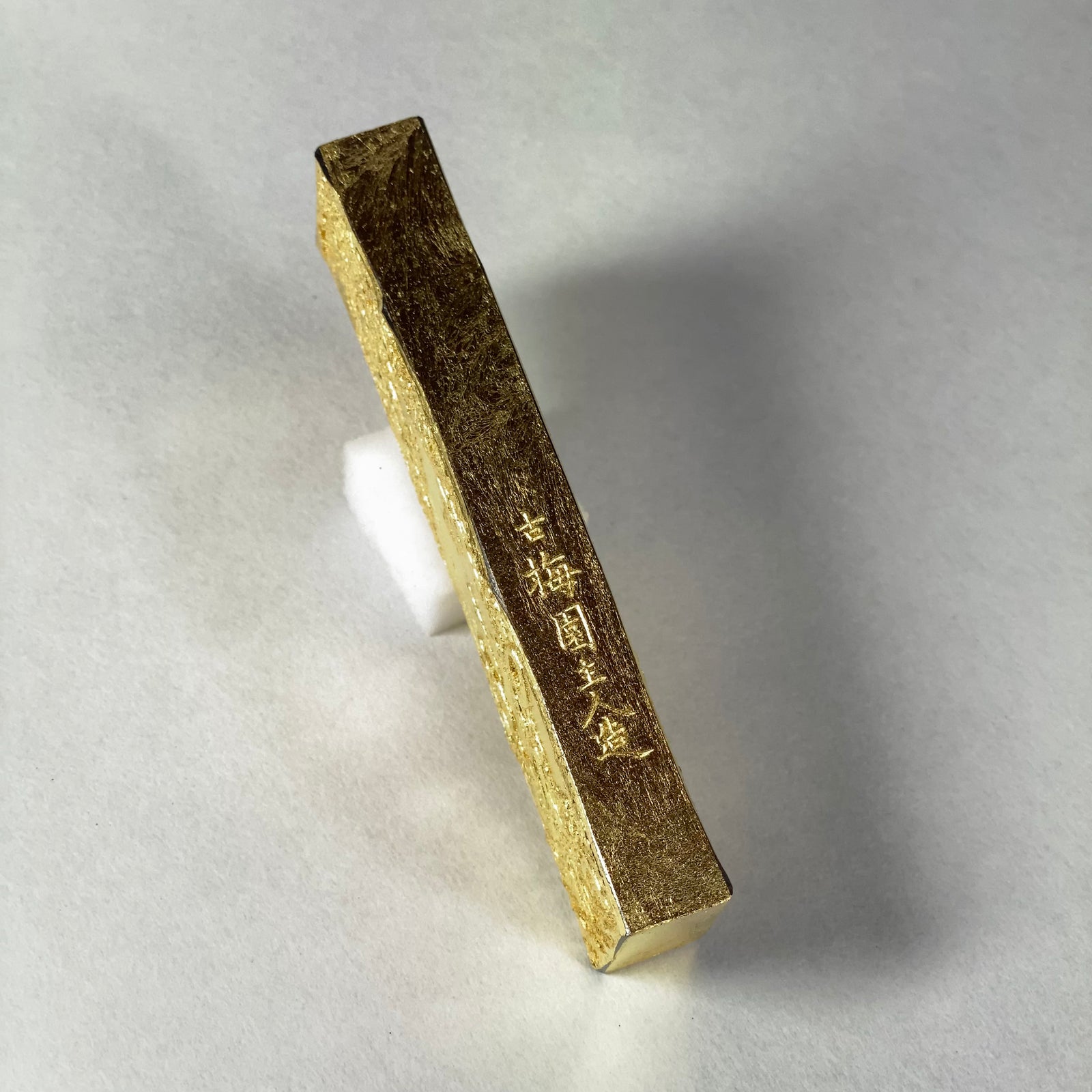 Kinsenzairei inkstick ( Brownish black, Real gold leaf, 金千歳苓 ) -