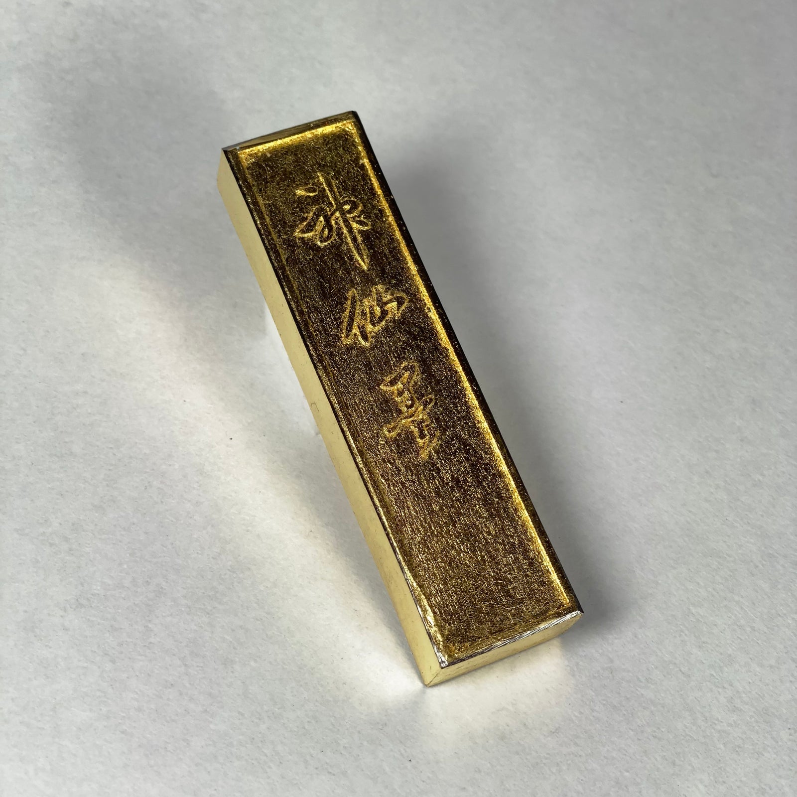 Kinshinsen inkstick ( Brownish black, Real gold Leaf, 金神仙 ) -
