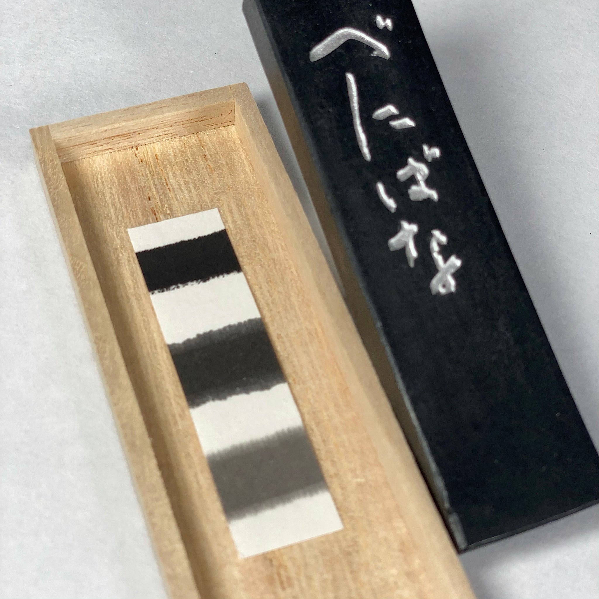 Benibana ( べにばな ) - Kobaien inksticks, Nara, Japan