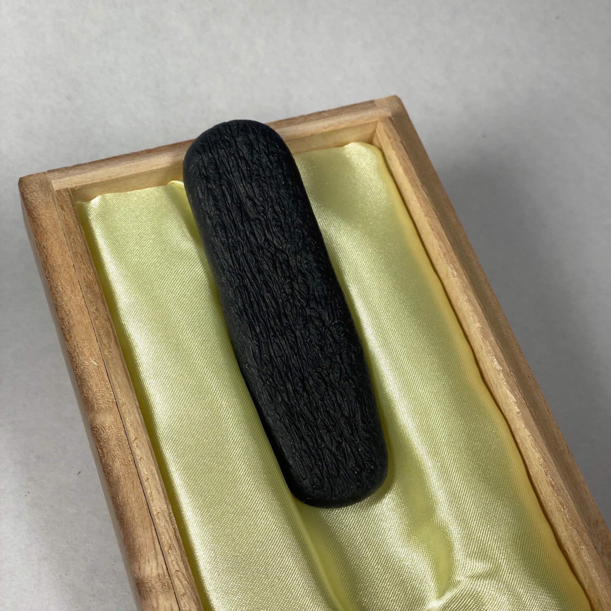 Kyukyokuno Sumi ( The ultimate ink : 究極の墨 ) - Kobaien inksticks, Nara, Japan