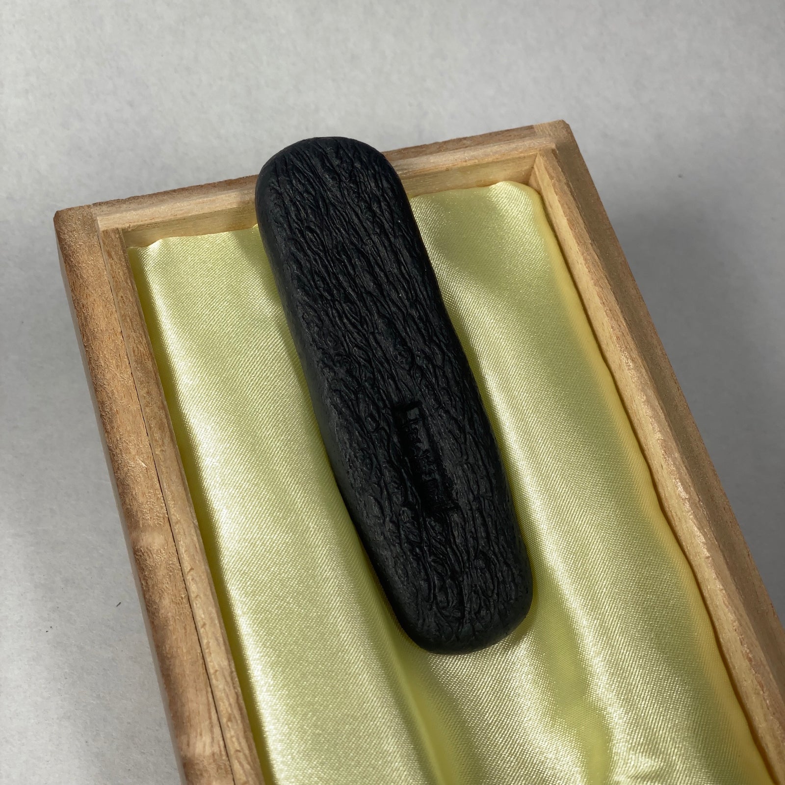 Kyukyokuno Sumi ( The ultimate ink : 究極の墨 ) - Kobaien inksticks, Nara, Japan