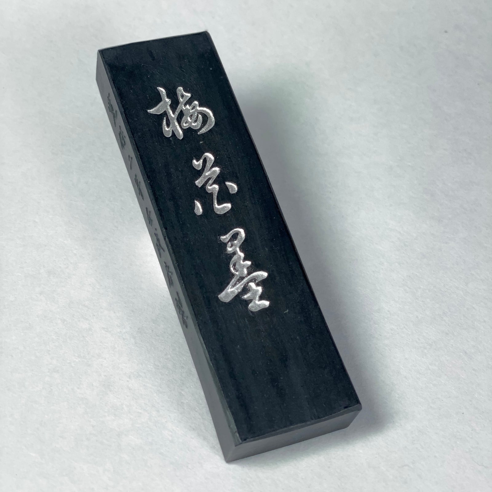 Baikaboku ( 極上梅花墨 极上梅花墨 由古梅园(古梅園)制造 ) manufactured by KOBAIEN, Nara, Japan