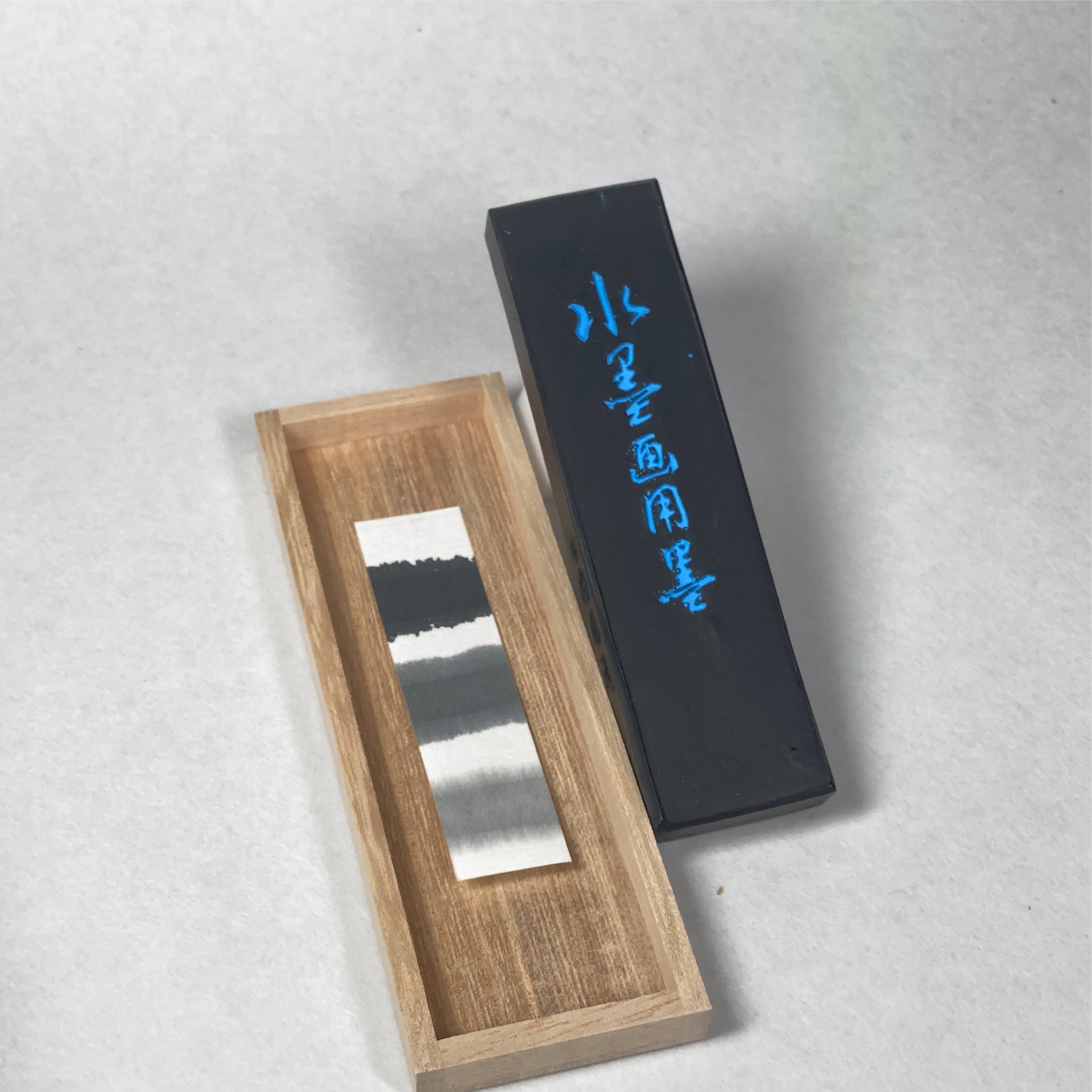 Suibokugayou-Aozumi ( 水墨画用青墨 ) - Kobaien inksticks, Nara, Japan
