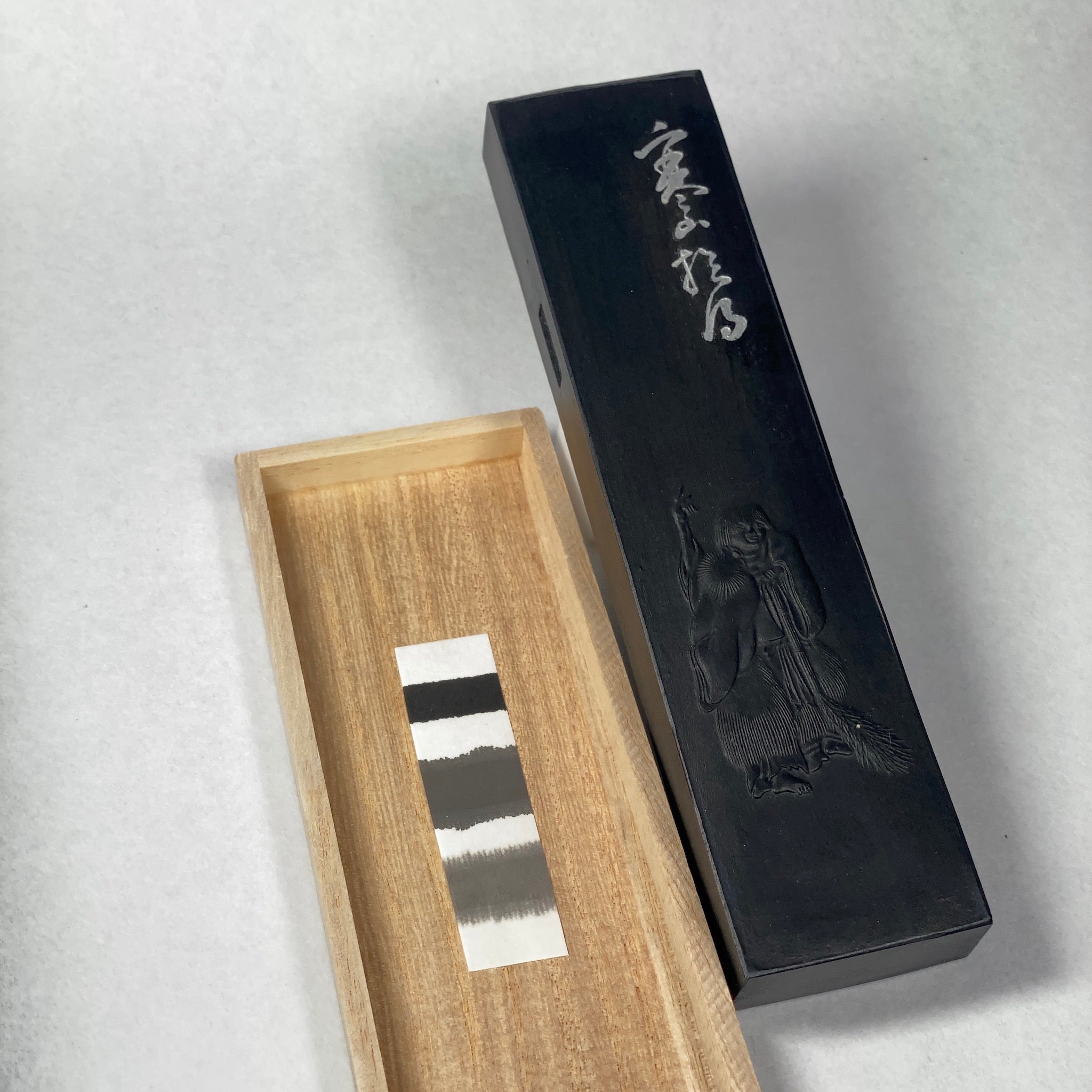 Kanzan jittoku ( 寒山拾得 松烟墨 松園墨 由古梅园(古梅園)制造 ) manufactured by KOBAIEN, Nara, Japan