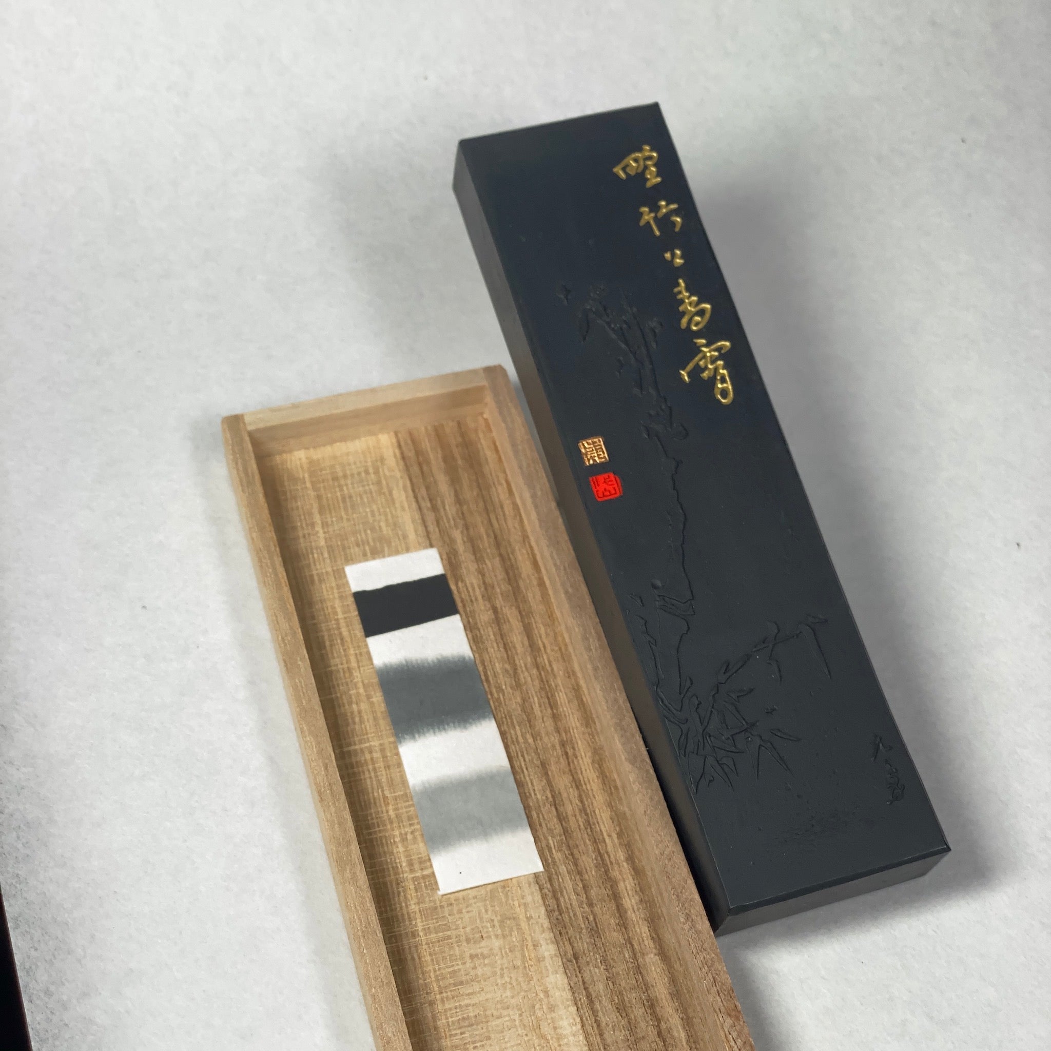 Nochikujou-Seishou ( 野竹上青霄 青墨 由古梅园(古梅園)制造 ) manufactured by KOBAIEN, Nara, Japan