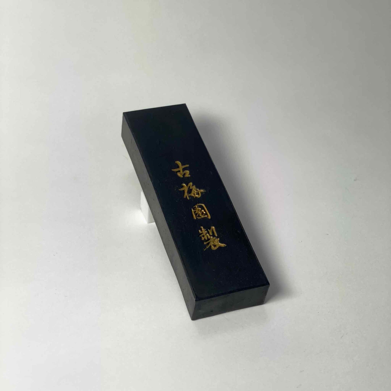 Shourai ( 松籟 青墨 由古梅园(古梅園)制造) manufactured by KOBAIEN, Nara, Japan