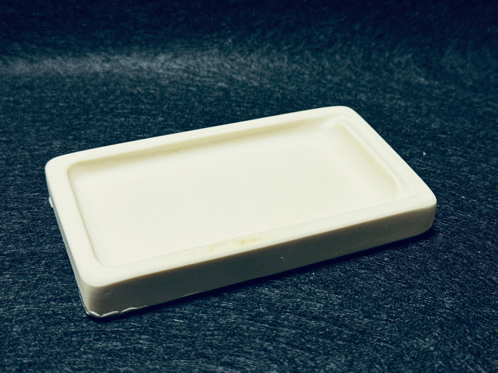 Hakuto-ken, White ceramic Inkstone ( 白陶硯 )