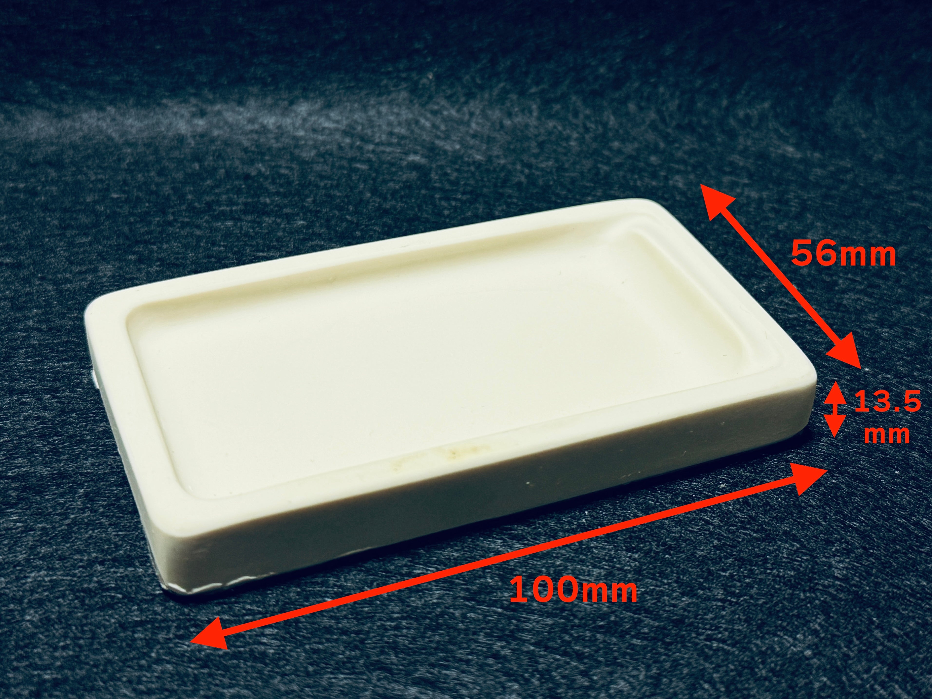 Hakuto-ken, White ceramic Inkstone ( 白陶硯 )