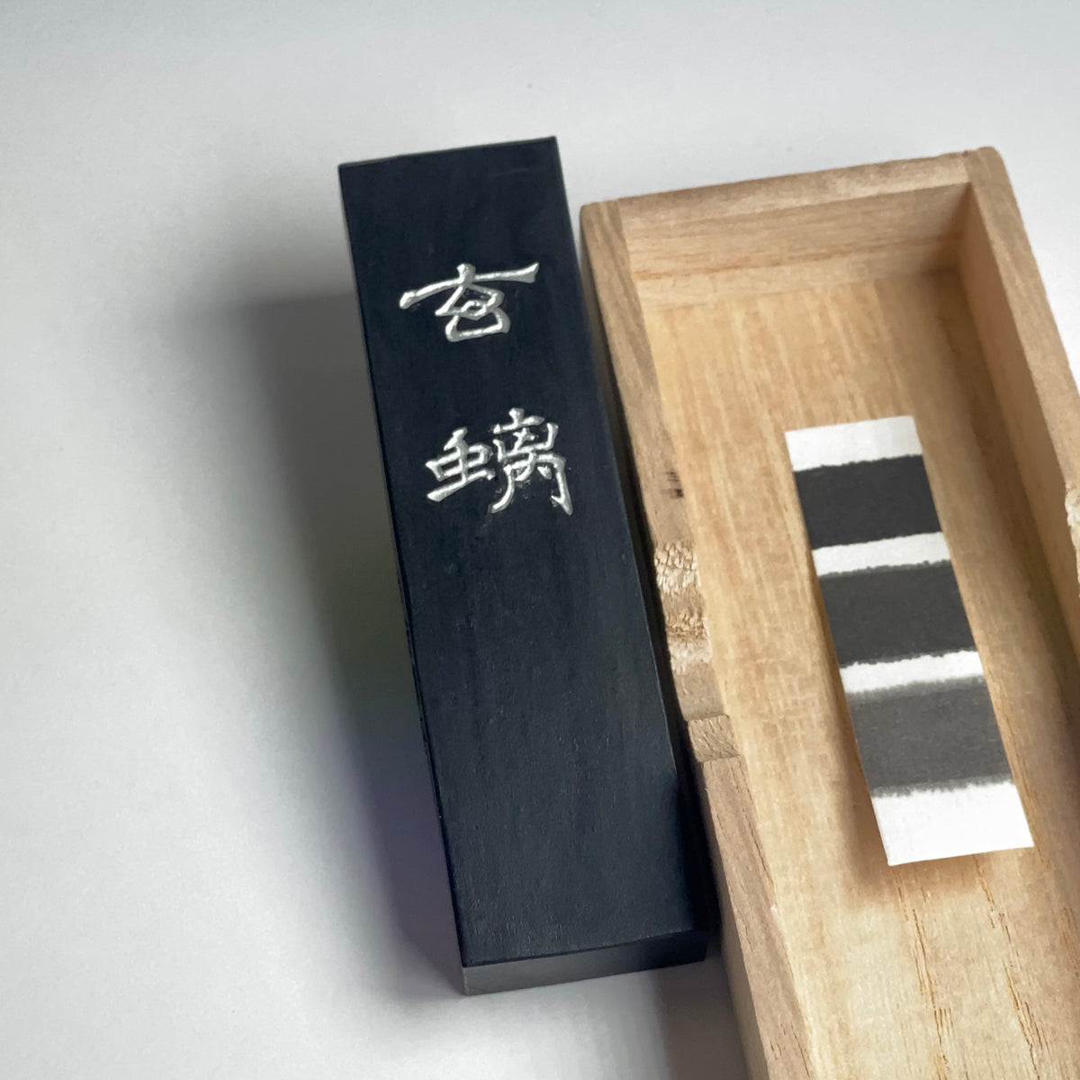Genchi ( 玄螭 げんち ) Kobaien ink stick