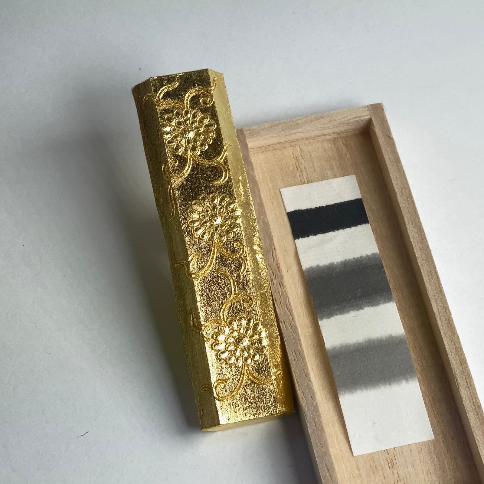 Kin Kikumon ( Gold leaf ink stick  金菊紋 ) Kobaien sumi ink stick