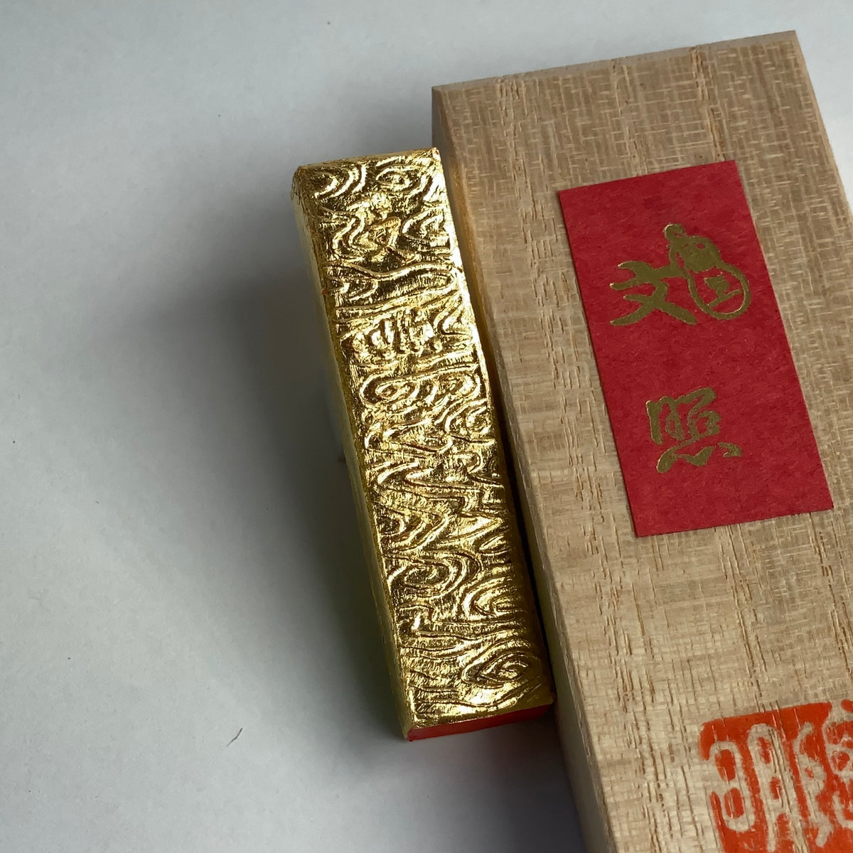 Bunsho ( red Ink stick 朱墨・文照 ) Kobaien ink stick