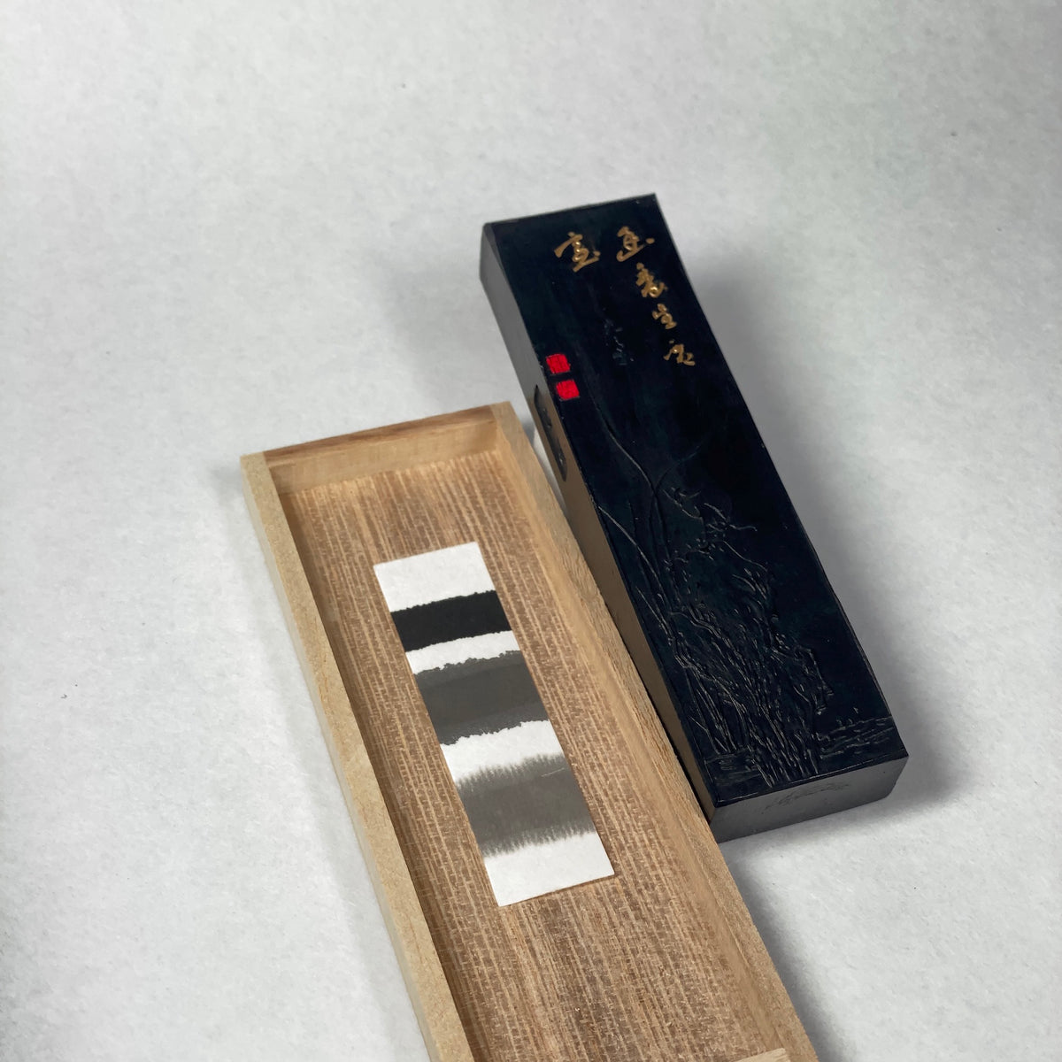 Yuko ( 幽香  松烟墨 松園墨 由古梅园(古梅園)制造 ) manufactured by KOBAIEN, Nara, Japan